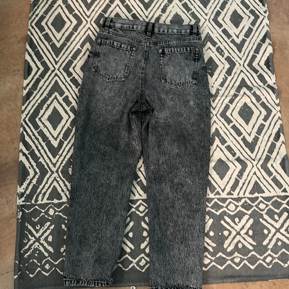 dark wash/ worn in look ARDENE mom cut ripped jeans - Picture 4 of 4